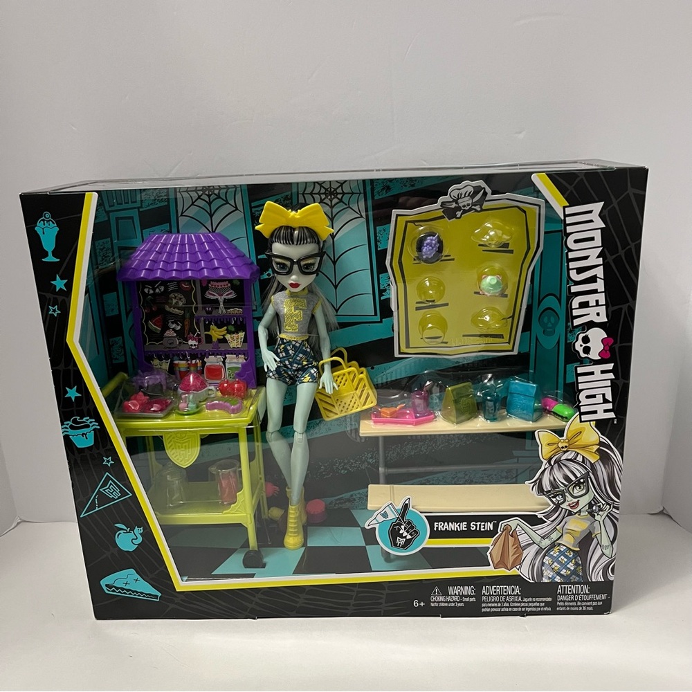MONSTER HIGH DOLL NRFB FRANKIE STEIN SCHOOL SPIRIT CREEPATERIA NWT toy